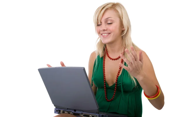Aranyos fiatal nő a fehér laptop — Stock Fotó