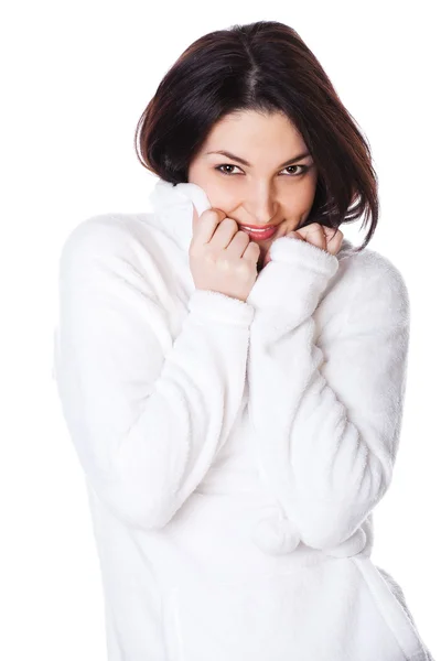 Приваблива дівчина закриває светр обличчя ізольовано — стокове фото