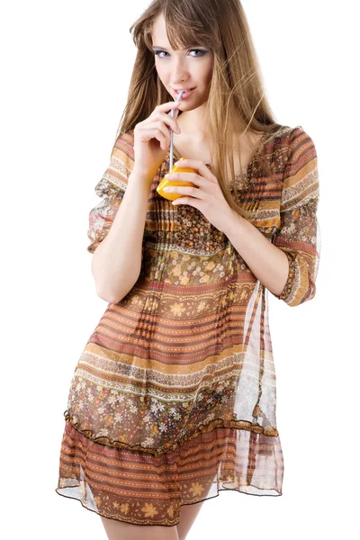 Imagen publicitaria de mujer hermosa con naranja — Foto de Stock