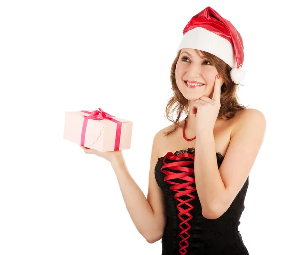 Winter portret van een mooie jonge lachende vrouw met een gift op haar handen — Stockfoto