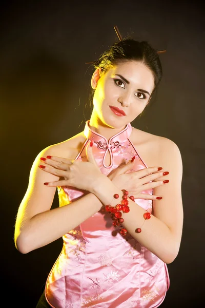 Beautiful geisha girl studio shot — Stock Photo, Image