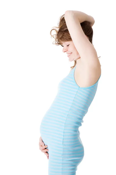 Кавказка беременная на белом фоне — стоковое фото