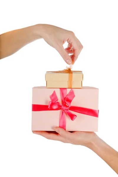 Handen en geschenken geïsoleerd op witte achtergrond — Stockfoto