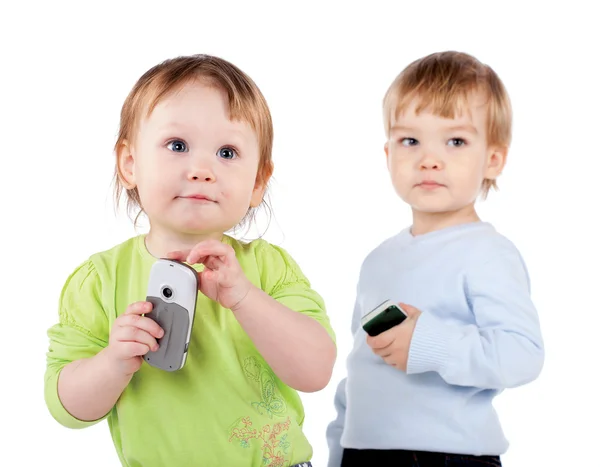 Здивована маленька дівчинка і хлопець телефон — стокове фото