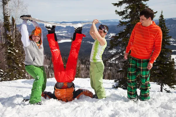 Imagen divertida con el equipo Snowboarder — Foto de Stock