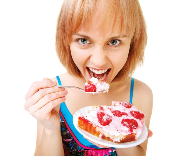 Retrato de una hermosa chica rubia comiendo pastel — Foto de Stock