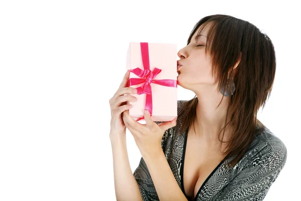 Krásná žena s dárek — Stock fotografie