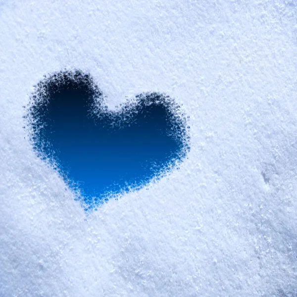 Serce w śniegu — Zdjęcie stockowe