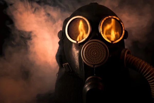 Man in gas mask — Stock Photo, Image