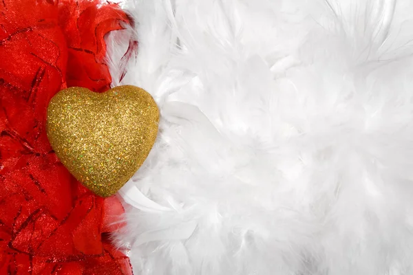 Heart over white and red feathers background, lot of copy-space — Stock Photo, Image