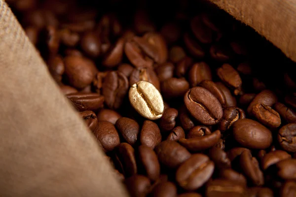 揚げコーヒー豆 ストック画像