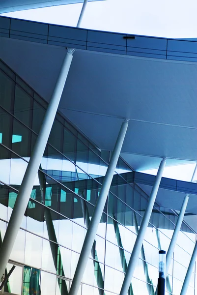 Modern internationell flygplats terminal — Stockfoto