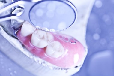 Dişçilik ekipmanları ve steril koşullar