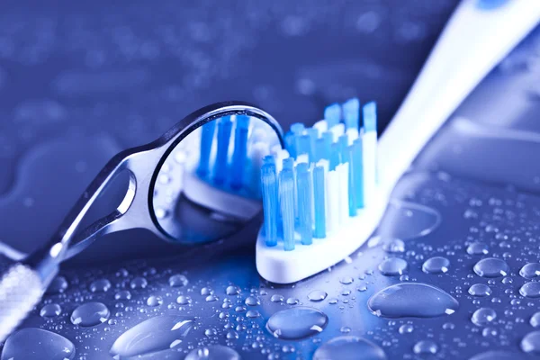 牙刷和牙科保健服务 — 图库照片