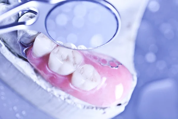 Dişçilik ekipmanları ve steril koşullar — Stok fotoğraf