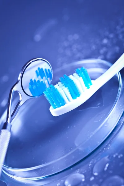 Escova de dentes e cuidados de saúde dentária — Fotografia de Stock