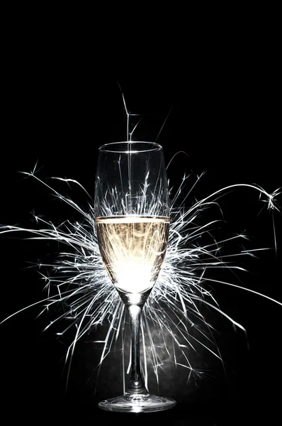 Champagnerglas und Feuerwerk — Stockfoto