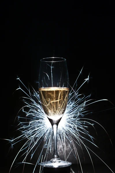 Champagneglas och fyrverkerier — Stockfoto