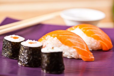 Sushi öğle yemeği menüsü