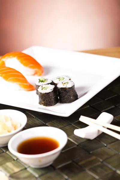 Sushi pronto para o almoço — Fotografia de Stock