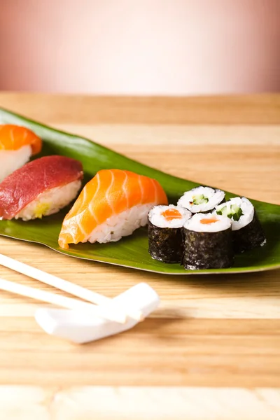 Traditionelles japanisches Essen sush — Stockfoto
