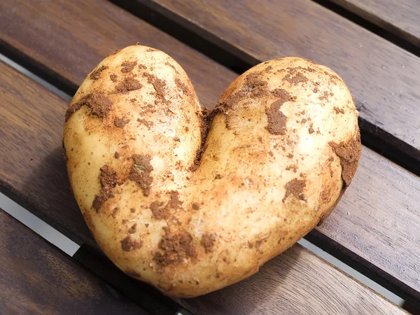 Hjärta form potatis — Stockfoto