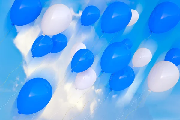 3d festa balões aniversário decoração multicolor. no céu bac — Fotografia de Stock