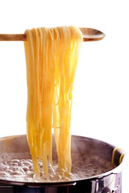 spagetti yemek