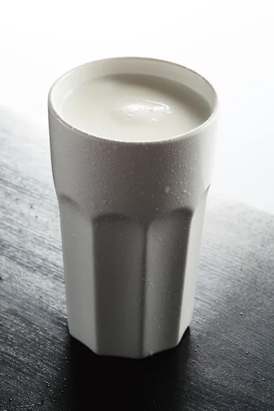 在一杯牛奶 — 图库照片
