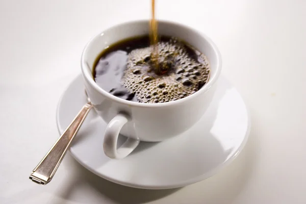 Koffie inschenken — Stockfoto