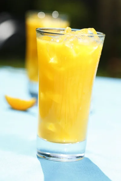 Świeżo wyciskany sok pomarańczowy — Zdjęcie stockowe