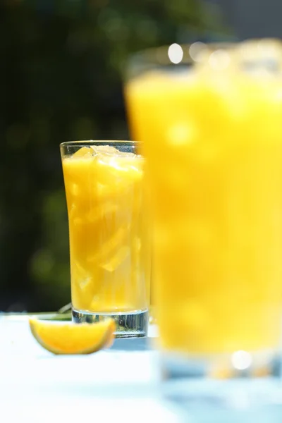 Świeżo wyciskany sok pomarańczowy — Zdjęcie stockowe