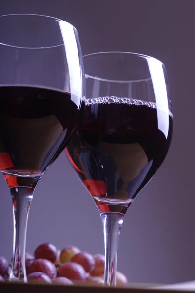 Two glasses of red wine — Stock Photo, Image