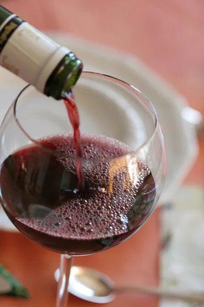 Red wine bubbles — Stock Photo, Image