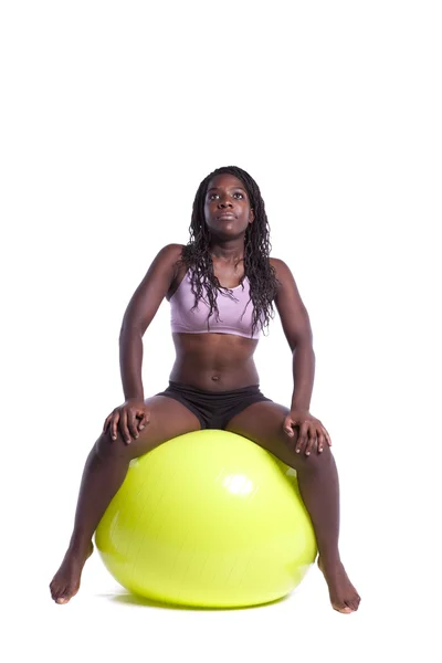 Αθλητισμός γυναίκα με μια μπάλα του Πιλάτου — Φωτογραφία Αρχείου