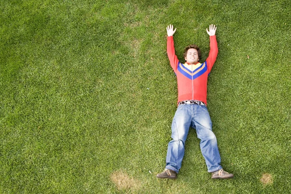 Relaks w trawie — Zdjęcie stockowe