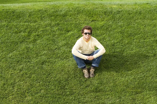 Sit on the grass — Stock Photo, Image