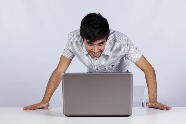 Szczęśliwy biznesmen chce jego laptop — Zdjęcie stockowe