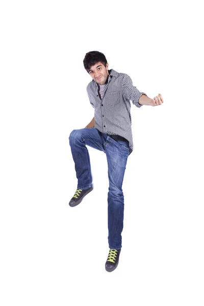 Щасливий молодий чоловік стрибає — стокове фото