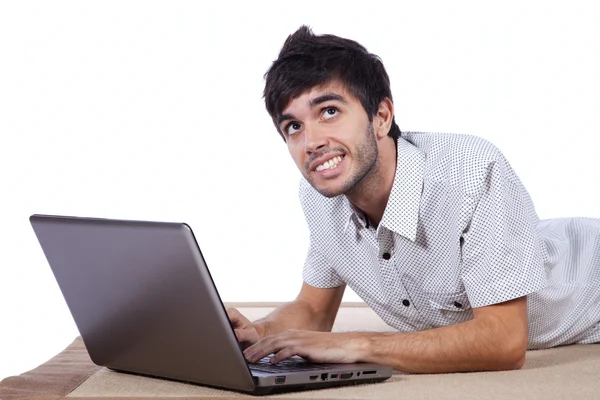 Szczęśliwy młody człowiek, surfowanie po Internecie — Zdjęcie stockowe