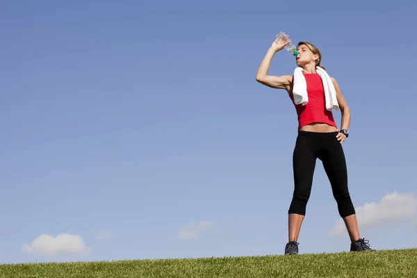 Woman refreshing after the exercise — Stock Photo, Image