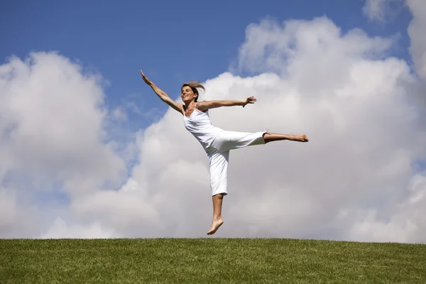 Jumping outdoor — Stock Photo, Image
