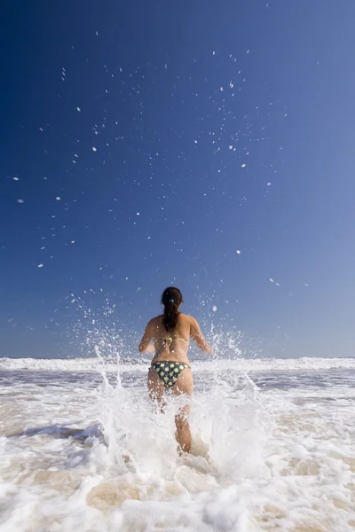 Girl Jumping (moving blur) — Stock Photo, Image