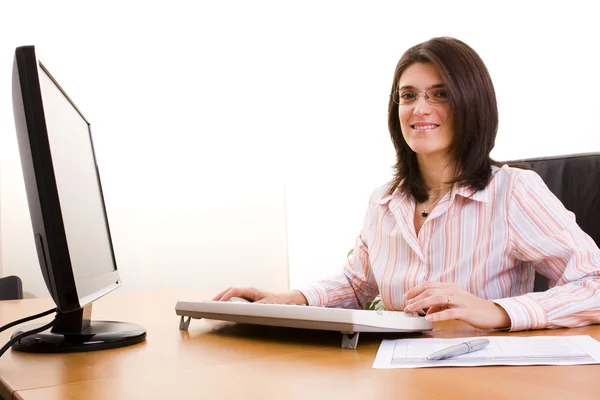 Businesswoman at the office — Stock Photo, Image