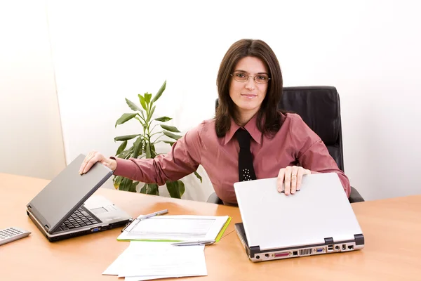 Empresaria trabajando — Foto de Stock