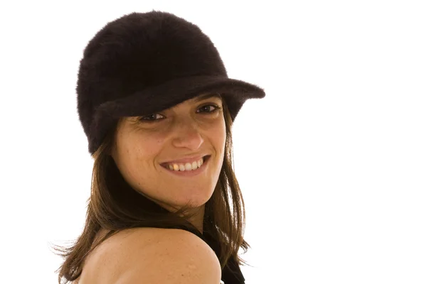漂亮的女人和一顶黑色的帽子 — 图库照片