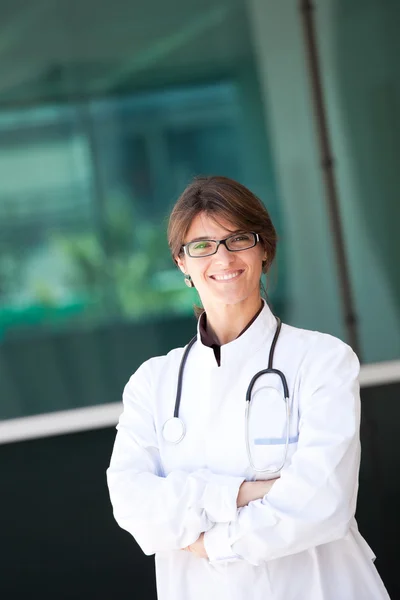 Amigável médico feminino — Fotografia de Stock