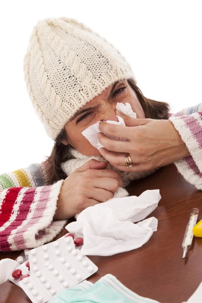 Женщина с симптомами гриппа — стоковое фото