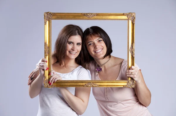 Dva žena uvnitř rámečku obrázku — ストック写真