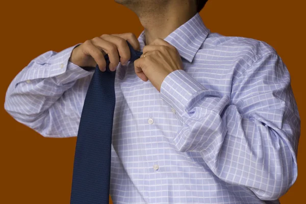 Tirar a gravata — Fotografia de Stock